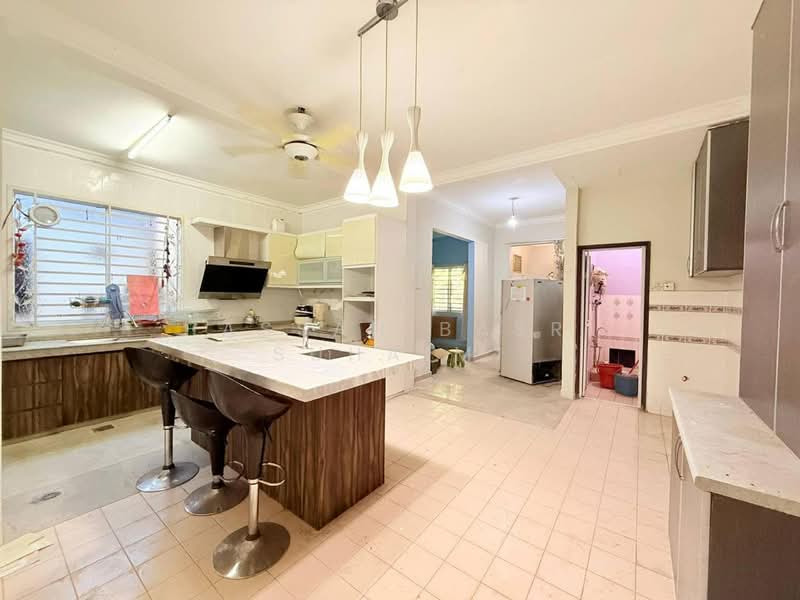 Semi-Detached House for Sale in Senawang (Negeri Sembilan) - Hassan Basri Suhaimi - Kitchen - PropertyGuru.com.my