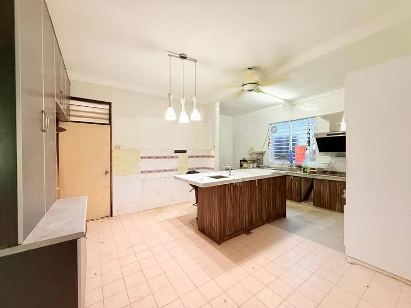 Semi-Detached House for Sale in Senawang (Negeri Sembilan) - Hassan Basri Suhaimi - Kitchen - PropertyGuru.com.my