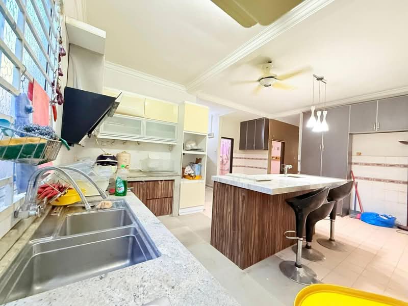 Semi-Detached House for Sale in Senawang (Negeri Sembilan) - Hassan Basri Suhaimi - Kitchen - PropertyGuru.com.my