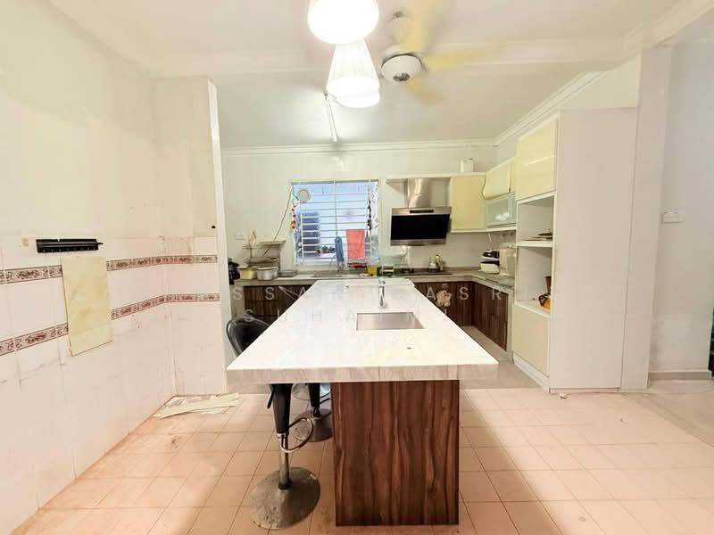 Semi-Detached House for Sale in Senawang (Negeri Sembilan) - Hassan Basri Suhaimi - Kitchen - PropertyGuru.com.my
