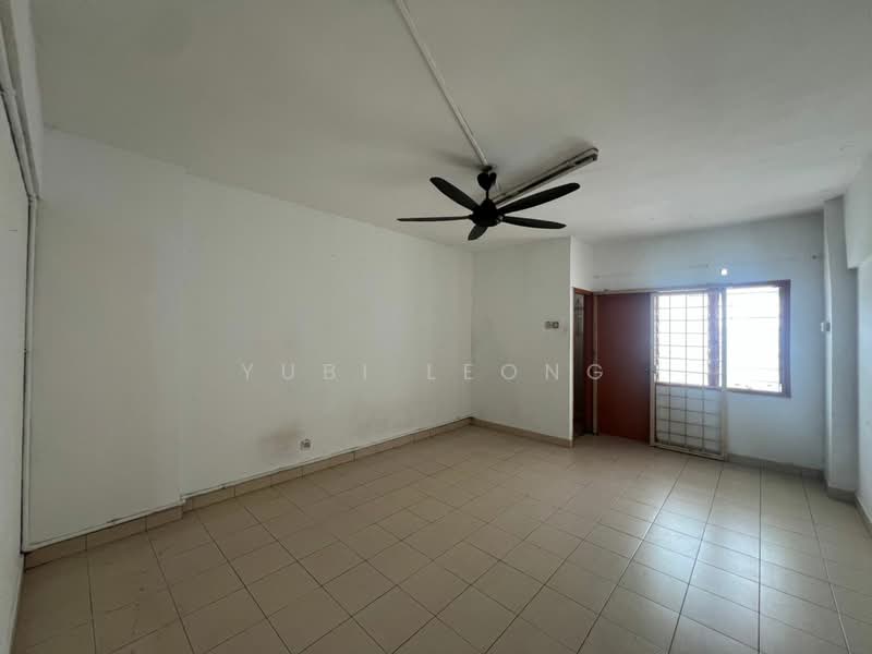 Pelangi Indah Condominium untuk Untuk Dijual - RM 269,999, Mac 2026 - Living Room - PropertyGuru.com.my