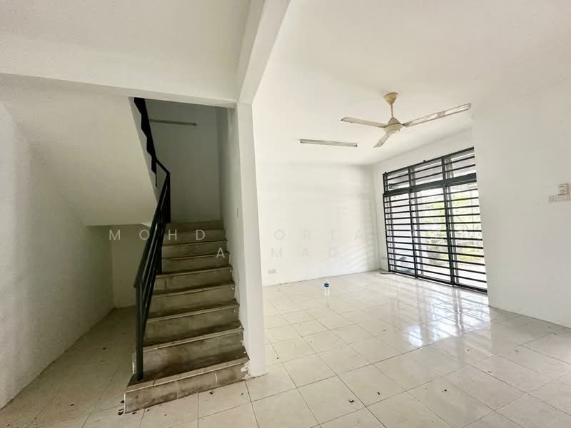 2-storey Terraced House for Sale in Taman Salak Perdana (Dengkil) - Mohd Mortadza Ahmad - Living Room - PropertyGuru.com.my