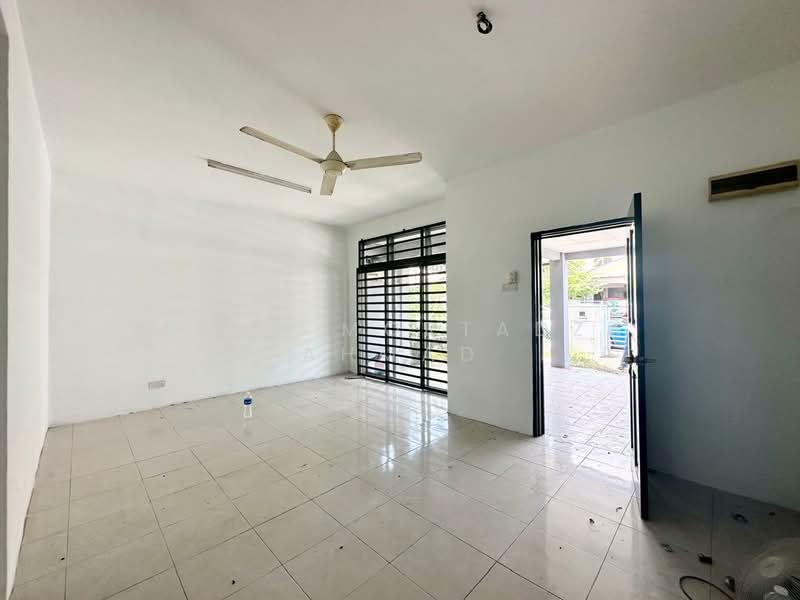 2-storey Terraced House for Sale in Taman Salak Perdana (Dengkil) - Mohd Mortadza Ahmad - Living Room - PropertyGuru.com.my