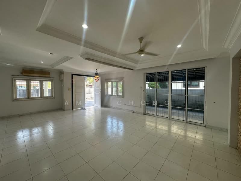 Jalan Kuala Kangsar Double Storey Semi D Fully Renovated & Extended For Sale untuk Untuk Dijual - RM 800,000, Mac 2026 - Living Room - PropertyGuru.com.my