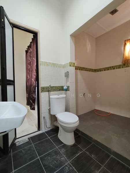 2.5-storey Terraced House for Sale in Panorama Lapangan Perdana (Ipoh) - Levi Chong - Bathroom - PropertyGuru.com.my