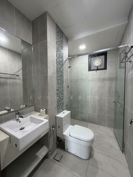 Queens Residences Q1 @ Queens Waterfront untuk Untuk Disewa - RM 3,800 /bulan, Mac 2026 - Bathroom - PropertyGuru.com.my