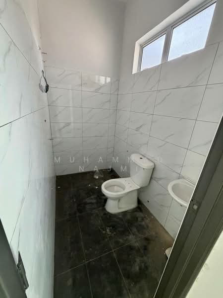 Semi-Detached House for Sale in Kampung Titian Berayung (Kijal) - Muhammad Najmi - Bathroom - PropertyGuru.com.my