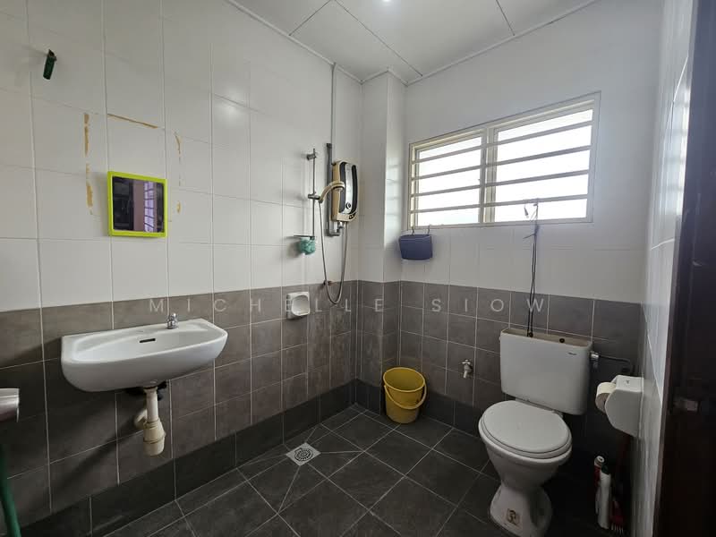 3-storey Terraced House for Sale in Cheras (Selangor) - Michelle Siow - Bathroom - PropertyGuru.com.my