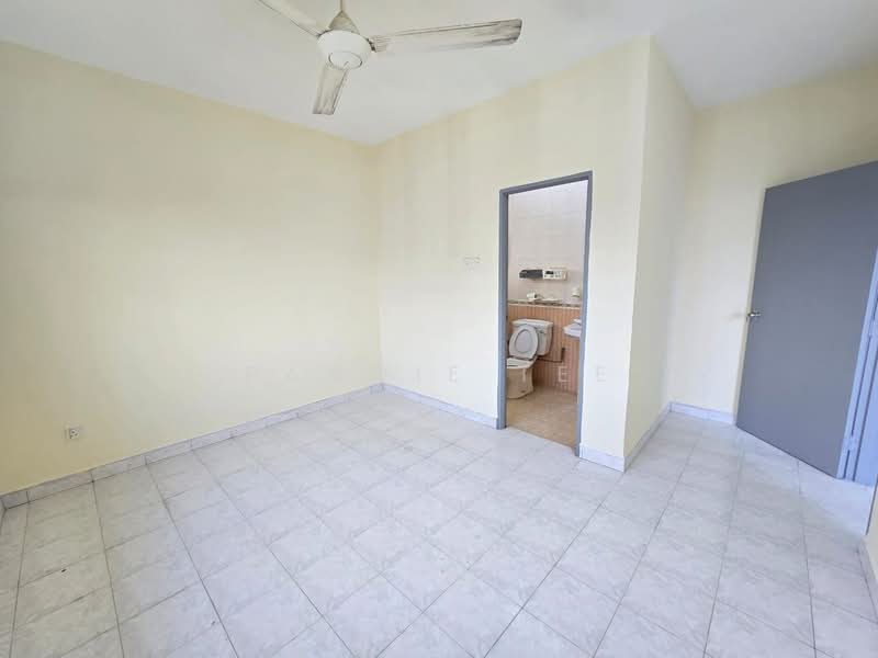 Apartment for Sale at Bistari Impian Apartment - Paggie Tee - Bathroom - PropertyGuru.com.my