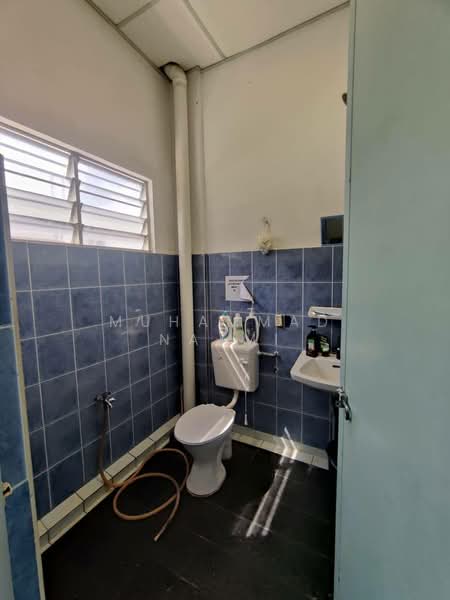 Shop for Sale in Kemaman (Terengganu) - Muhammad Najmi - Bathroom - PropertyGuru.com.my
