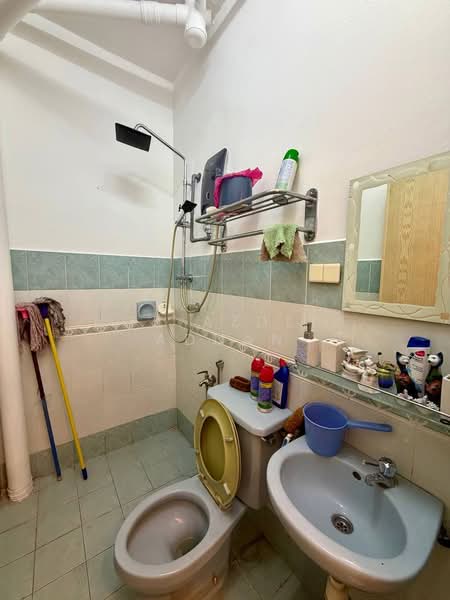 2-storey Terraced House for Sale in Seksyen 7 (Bangi) - Nor Azdlin Adnan - Bathroom - PropertyGuru.com.my