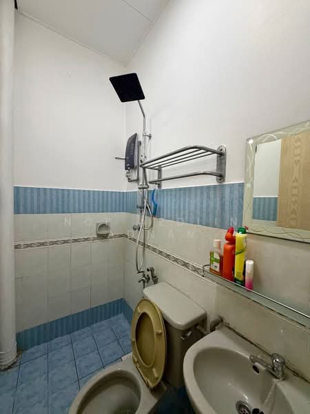 2-storey Terraced House for Sale in Seksyen 7 (Bangi) - Nor Azdlin Adnan - Bathroom - PropertyGuru.com.my
