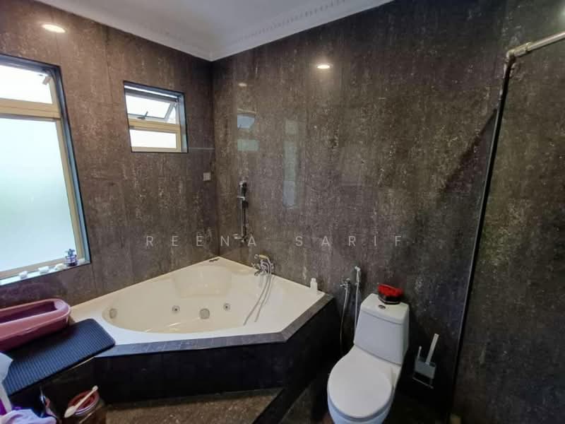 Bungalow for Sale in Shah Alam (Selangor) - Reena Sarif - Bathroom - PropertyGuru.com.my
