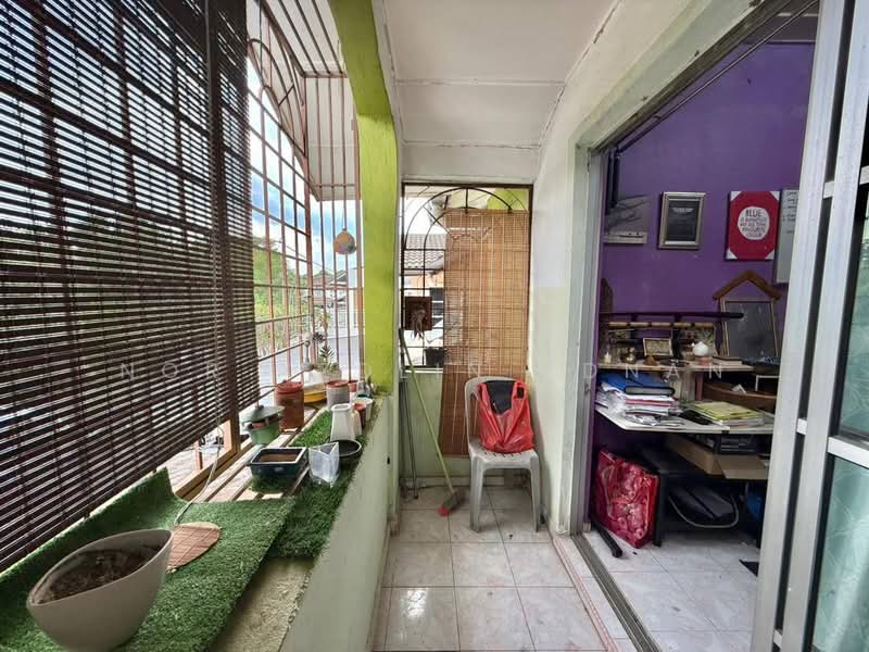 Double Storey Terrace Bangi Seksyen 4 untuk Untuk Dijual - RM 490,000, Mac 2026 - Balcony - PropertyGuru.com.my