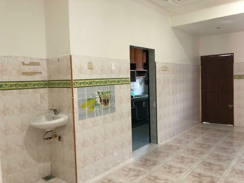 1-storey Terraced House for Rent in Taman Puteri Wangsa (Ulu Tiram) - Fion Lee - Kitchen - PropertyGuru.com.my