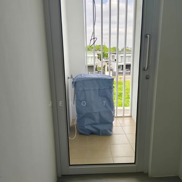 Townhouse for Rent in Kuching (Sarawak) - Jeno Tan - Balcony - PropertyGuru.com.my