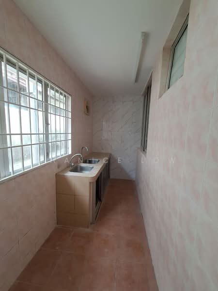 2-storey Terraced House for Rent in Bandar Puteri Puchong (Puchong) - Shanice Low - Kitchen - PropertyGuru.com.my