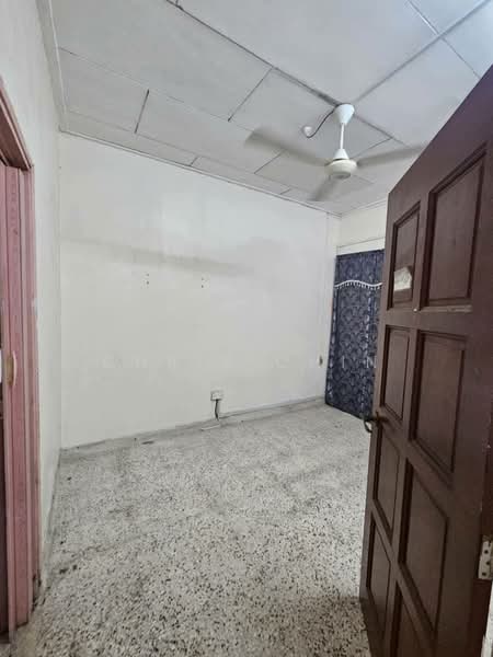 1-storey Terraced House for Sale in Taman Pelangi (Johor Bahru) - Chris Chin - Interior - PropertyGuru.com.my