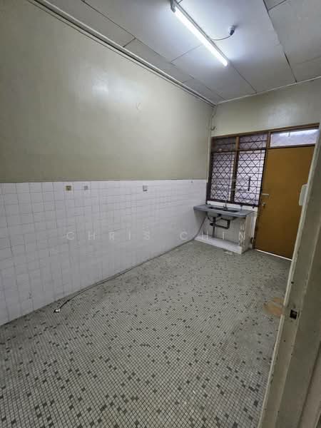 1-storey Terraced House for Sale in Taman Pelangi (Johor Bahru) - Chris Chin - Kitchen - PropertyGuru.com.my