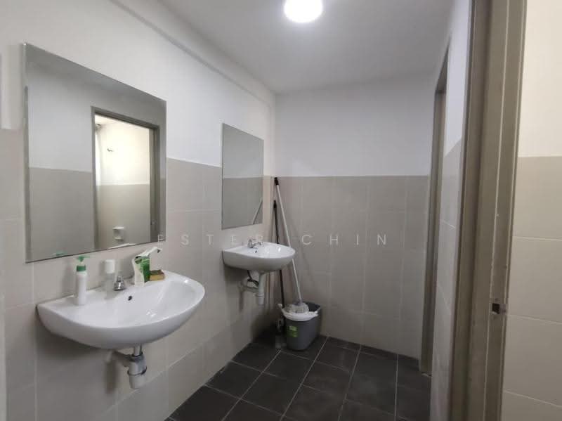 Commercial Semi-D for Sale in Kapar (Selangor) - Ester Chin - Bathroom - PropertyGuru.com.my