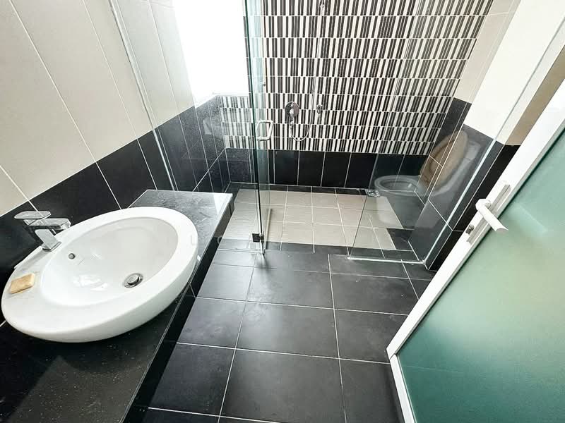 3-storey Terraced House for Sale in Rawang (Selangor) - Lucas Loh - Bathroom - PropertyGuru.com.my