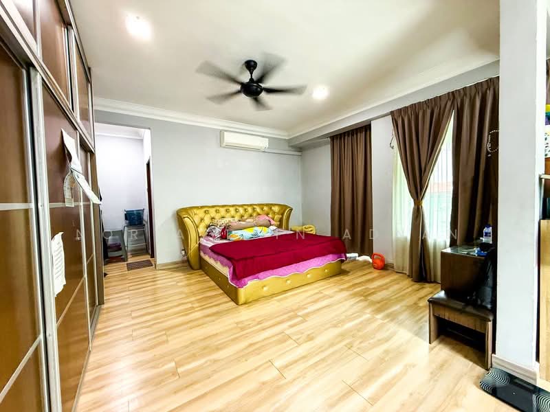 3-storey Terraced House for Sale in Sentosa Villa (Kajang) - Nor Azdlin Adnan - Master Bedroom - PropertyGuru.com.my