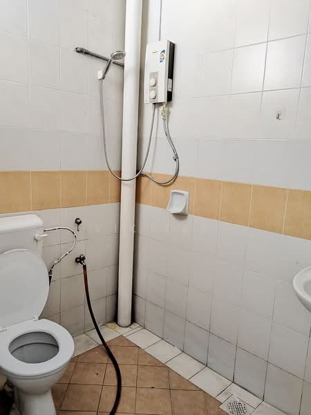 1-storey Terraced House for Sale in Taman Mount Austin (Tebrau) - Yik Tat - Bathroom - PropertyGuru.com.my