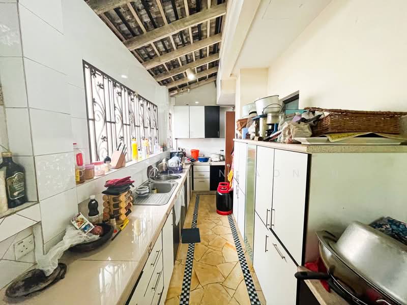 3-storey Terraced House for Sale in Sentosa Villa (Kajang) - Nor Azdlin Adnan - Kitchen - PropertyGuru.com.my