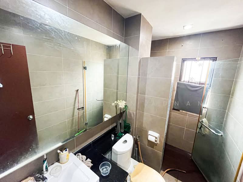 3-storey Terraced House for Sale in Sentosa Villa (Kajang) - Nor Azdlin Adnan - Bathroom - PropertyGuru.com.my