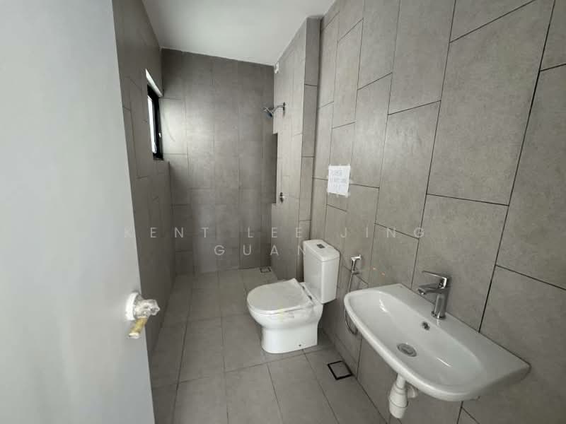 Semi-Detached House for Sale in Seksyen 7 (Shah Alam) - Kent Lee Jing Guang - Bathroom - PropertyGuru.com.my