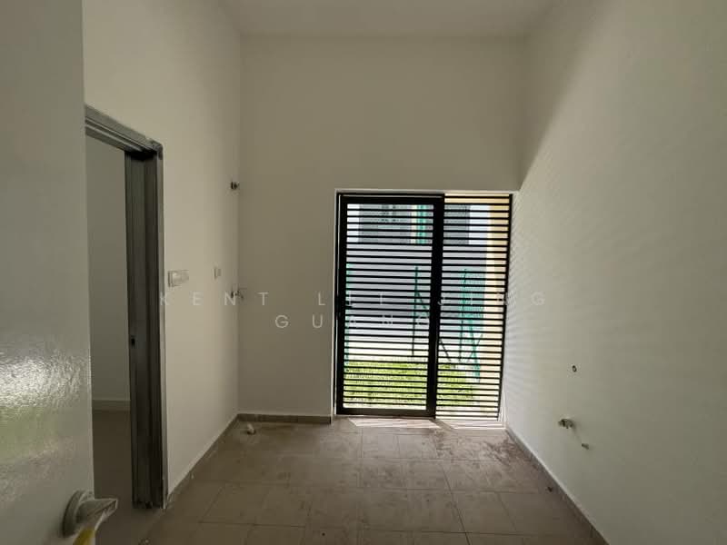 Semi-Detached House for Sale in Seksyen 7 (Shah Alam) - Kent Lee Jing Guang - Entrance - PropertyGuru.com.my