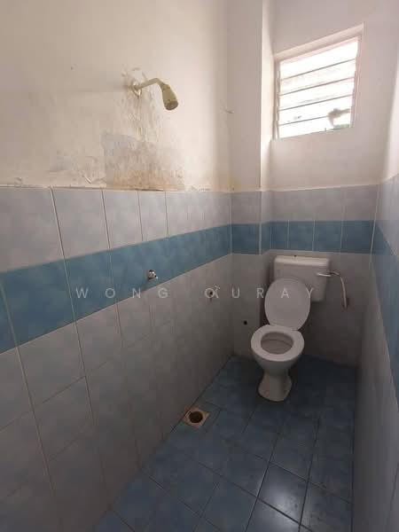 Kedai untuk Dijual di Senai (Johor) - Wong Ouray - Bathroom - PropertyGuru.com.my