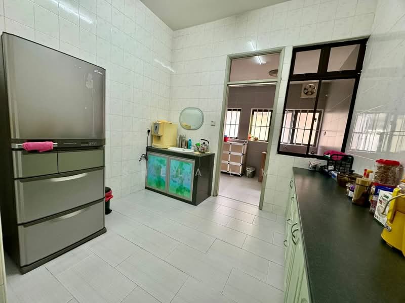 2-storey Terraced House for Sale in Taman Sutera (Johor Bahru) - Shela Lim - Kitchen - PropertyGuru.com.my