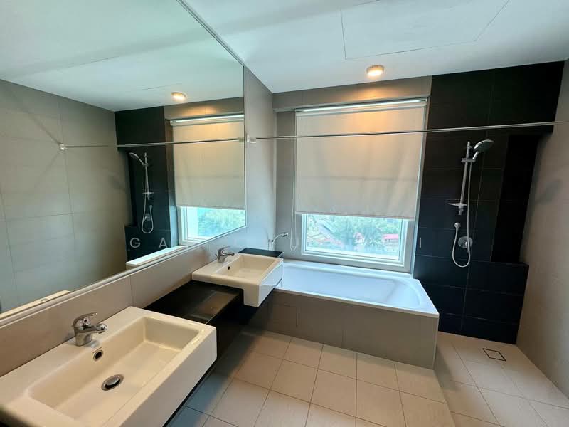 Kondominium untuk Disewa di Bayu Ferringhi Condominiums - Gan Chun Kai - Bathroom - PropertyGuru.com.my