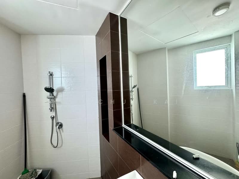 Kondominium untuk Disewa di Bayu Ferringhi Condominiums - Gan Chun Kai - Bathroom - PropertyGuru.com.my