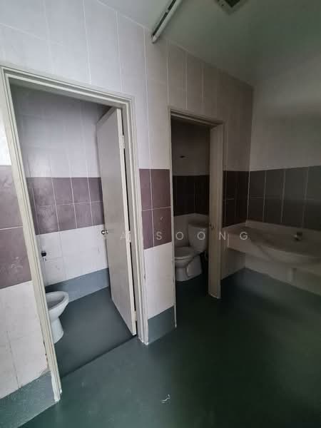 Factory for Sale in Rawang (Selangor) - Lina Soong - Bathroom - PropertyGuru.com.my