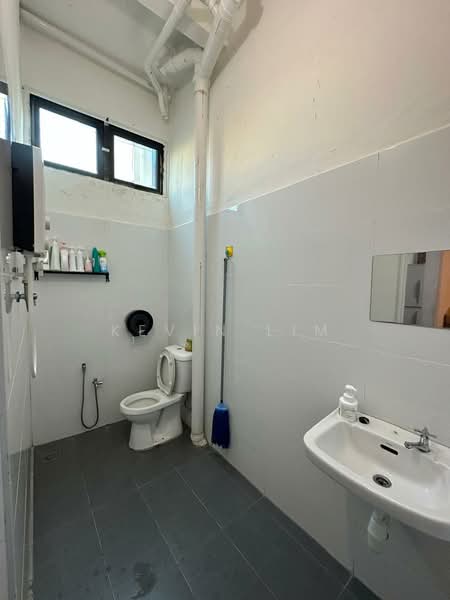 Ground floor Shop Lot Rangoon Georgetown for Rent with Car Porch untuk Untuk Disewa - RM 5,500 /bulan, Apr 2026 - Bathroom - PropertyGuru.com.my