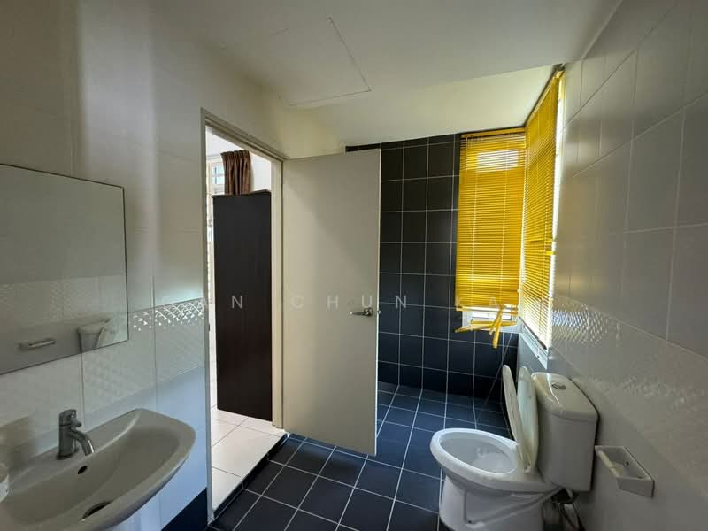 Condominium for Rent at 10 Island Resort - Gan Chun Kai - Bathroom - PropertyGuru.com.my