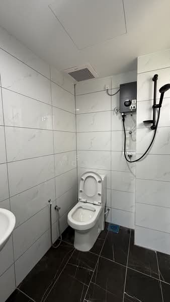 Apartment for Rent at Sunway Court - Ysabelle Yong - Master Bathroom - PropertyGuru.com.my