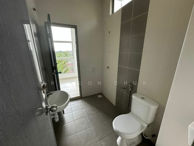 Nusa Sentral 2 Storey Terrace Corner Lot / Extra Land/ Gelang Patah/ Iskandar Puteri/ Near Tuas Link untuk Untuk Disewa - RM 4,000 /bulan, Apr 2026 - Bathroom - PropertyGuru.com.my