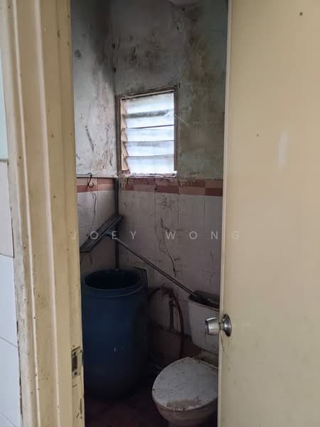2-storey Terraced House for Sale in Taman Putra Budiman (Balakong) - Joey Wong - Bathroom - PropertyGuru.com.my