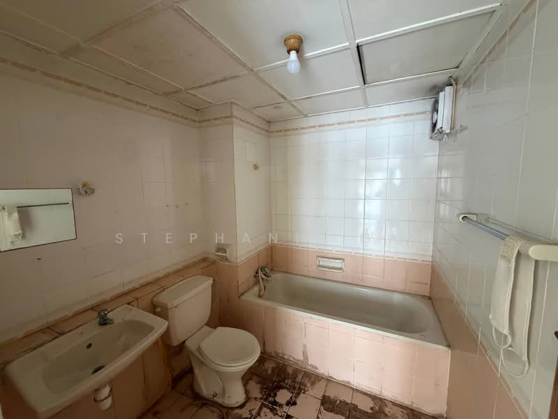 Apartment for Rent at Larkin Utama (Menara Metro Larkin) - Stephanie Gan - Bathroom - PropertyGuru.com.my