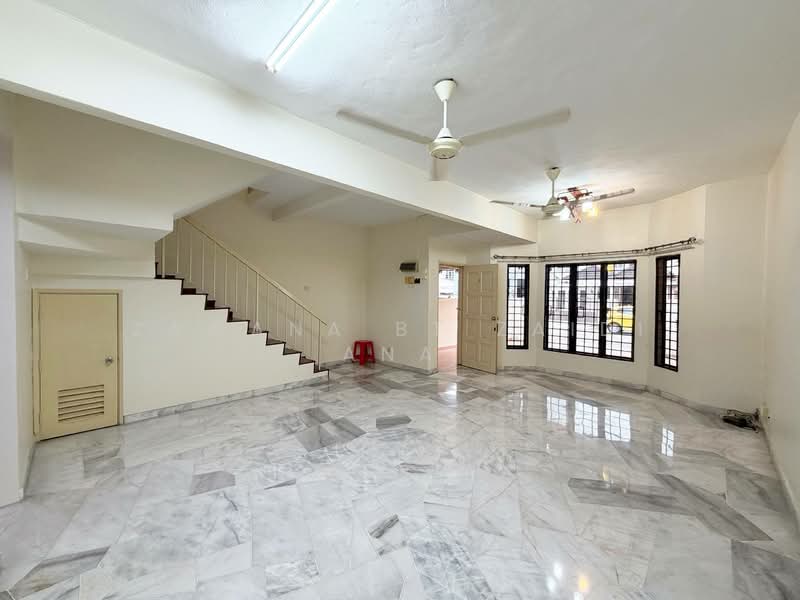 2-storey Terraced House for Sale in Taman Wangsa Melawati (Setapak) - Zawana BT Zaidi Ana - Living Room - PropertyGuru.com.my