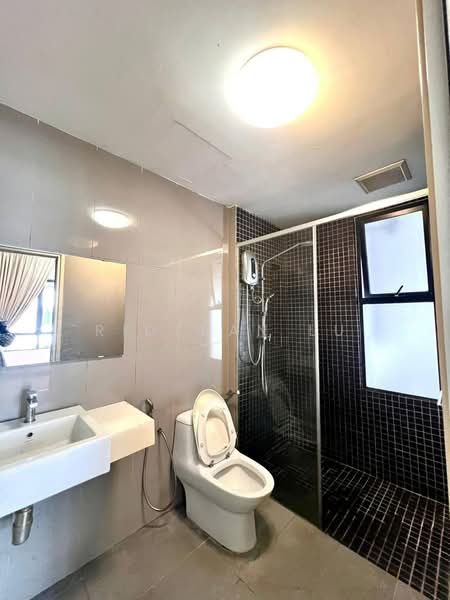 Renai Jelutong untuk Untuk Disewa - RM 2,300 /bulan, Mac 2026 - Bathroom - PropertyGuru.com.my