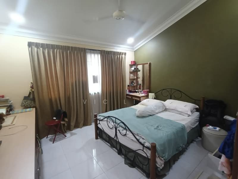 1.5-storey Terraced House for Sale in Taman Perling (Perling) - Vic Lim - Bedroom - PropertyGuru.com.my