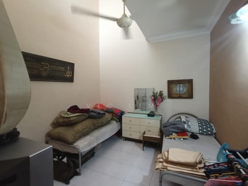 1.5-storey Terraced House for Sale in Taman Perling (Perling) - Vic Lim - Bedroom - PropertyGuru.com.my