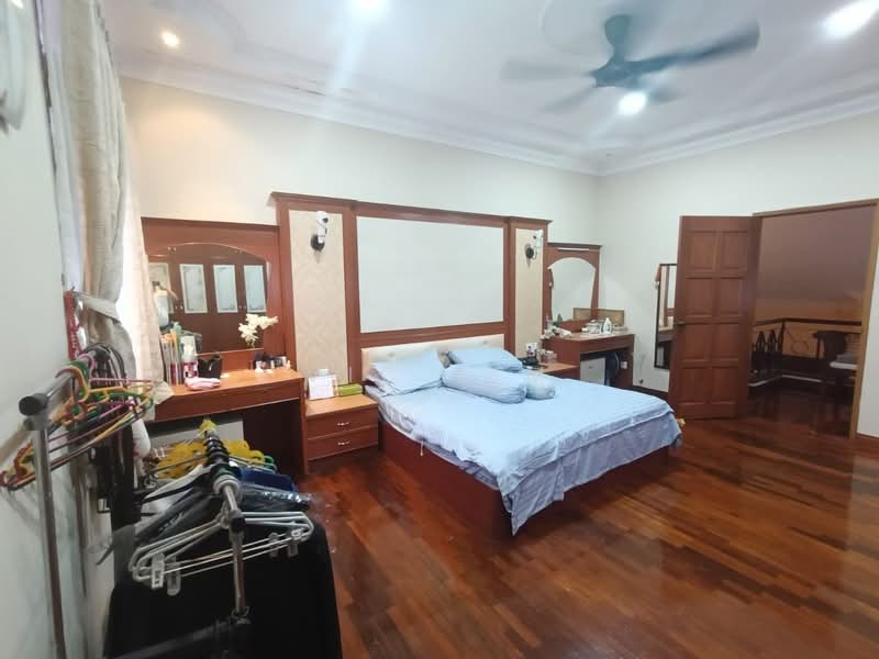 1.5-storey Terraced House for Sale in Taman Perling (Perling) - Vic Lim - Bedroom - PropertyGuru.com.my