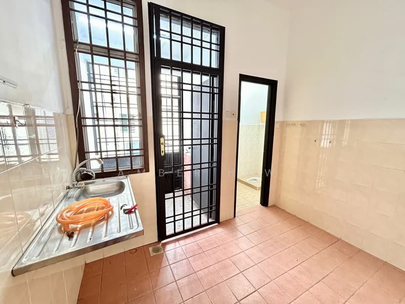 2-storey Terraced House for Sale in Taman Setia Indah (Tebrau) - Amber Hew - Kitchen - PropertyGuru.com.my