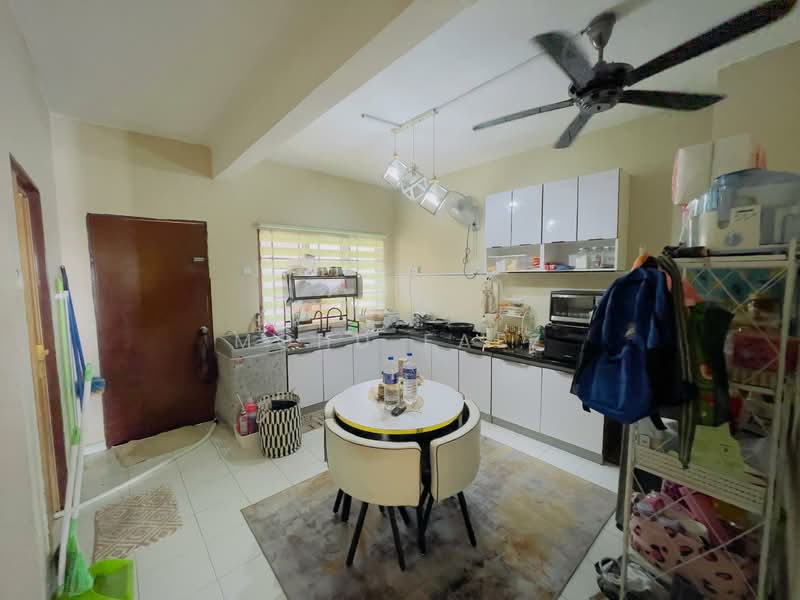 Taman Scientex Kulai untuk Untuk Dijual - RM 365,000, Apr 2026 - Kitchen - PropertyGuru.com.my