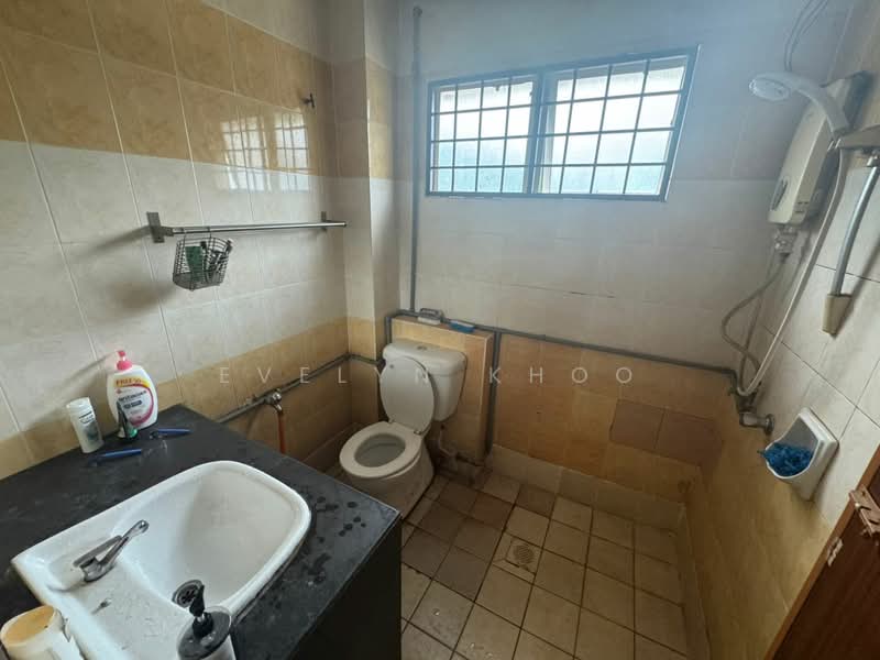 2.5-storey Terraced House for Sale in Subang (Selangor) - Evelyn Khoo - Bathroom - PropertyGuru.com.my